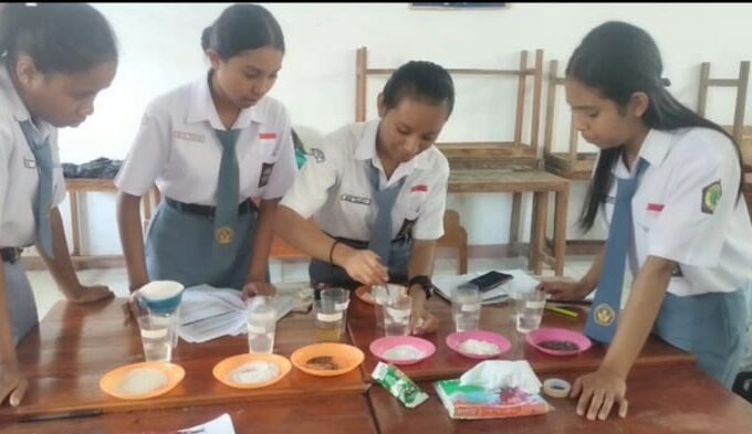 Menjelajahi Keajaiban Sains: Eksperimen Seru di Laboratorium Sekolah Kami!