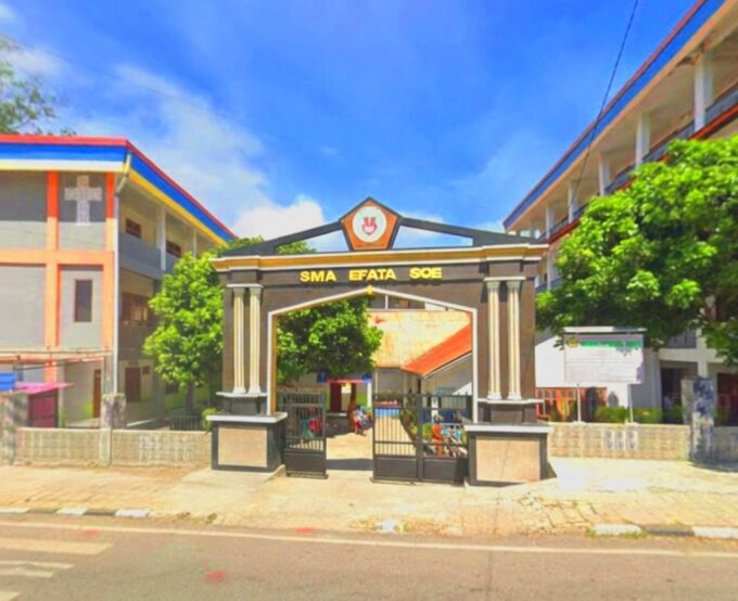 ADMINISTRASI SMAS EFATA SOE